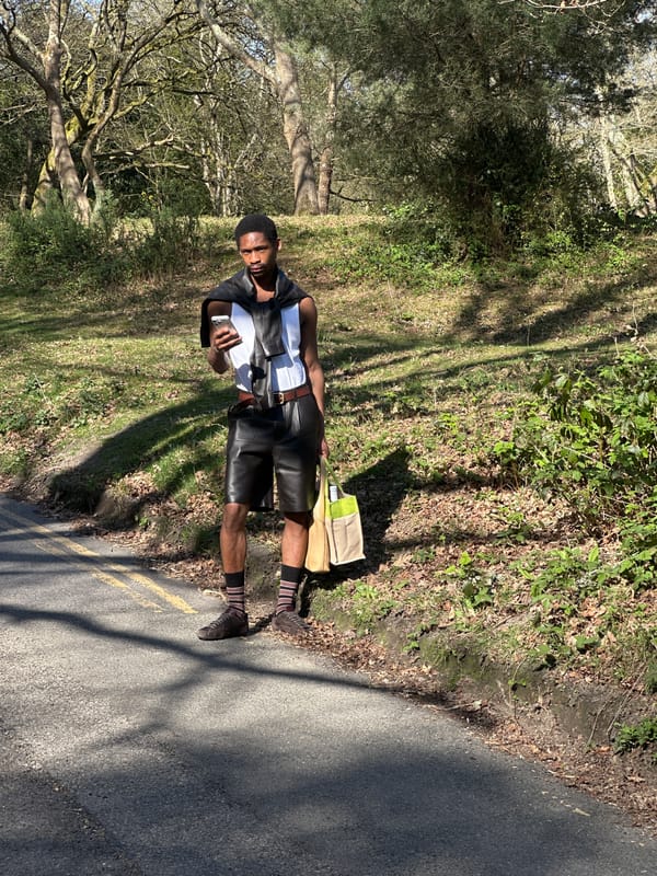 Man in distinctive outfit observed on Tunbridge Wells roadside