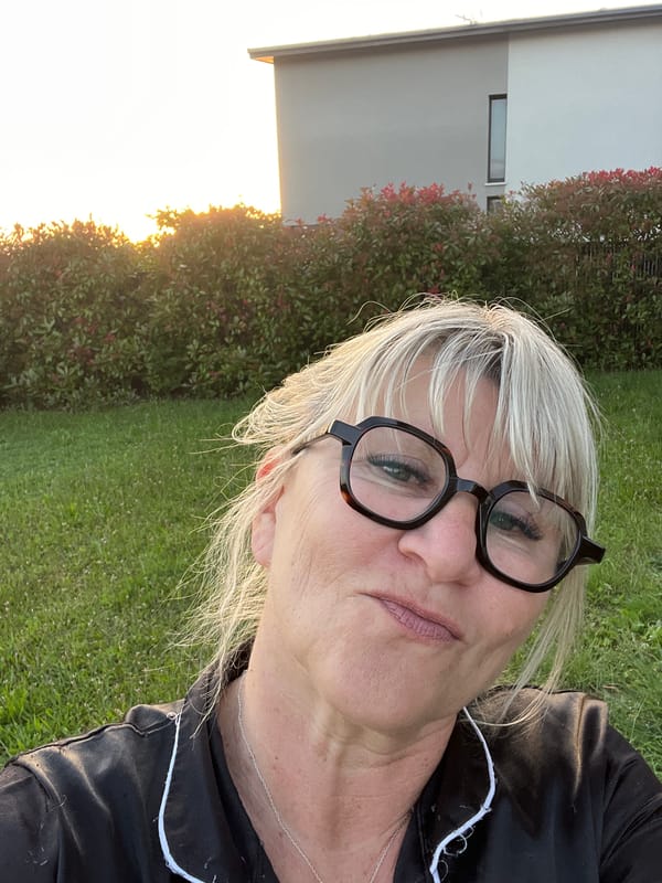 Woman documents afternoon moments through selfies in Chambœuf