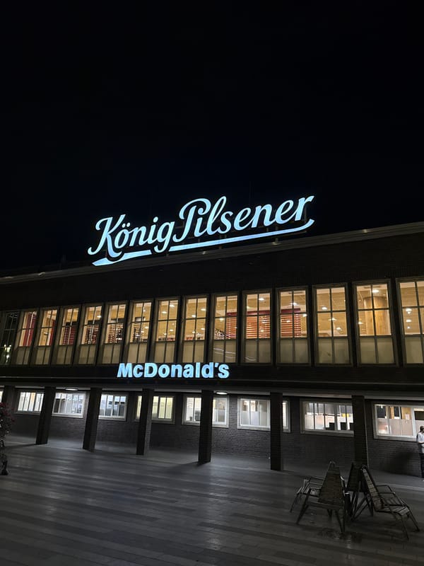 Late-night wander through Duisburg Hauptbahnhof and city center