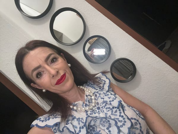 Woman Takes Late-Night Selfies with Cat in Konz