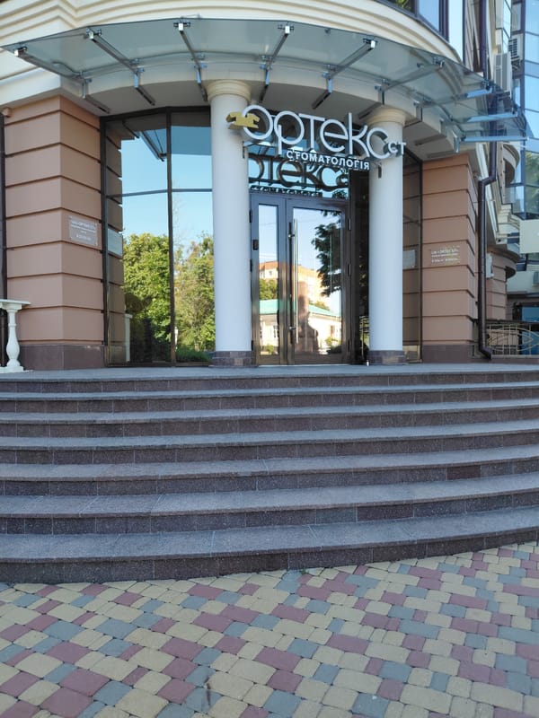 Early morning urban walk documented through 30 location memories