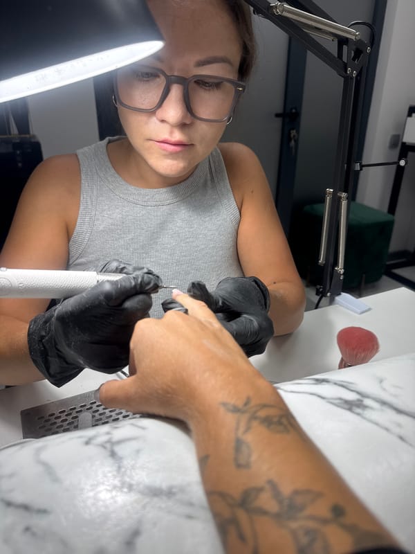 Nail salon session in Budva, with a few pre-night-out glimpses