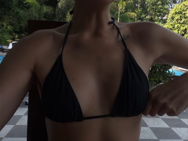 Morning pool activity recorded in Unawatuna, Sri Lanka