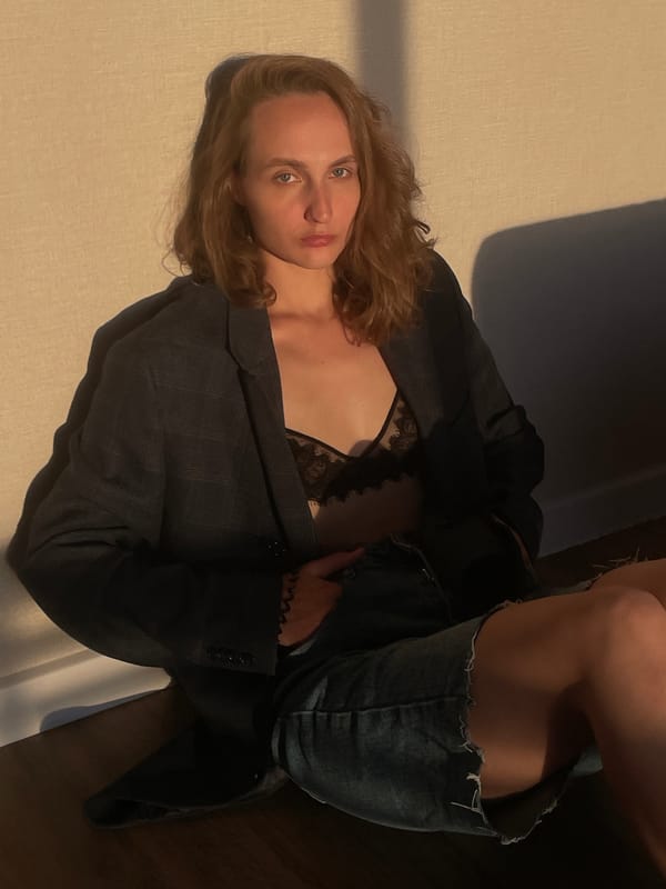 Woman photographed in casual indoor portrait session in Подшивалово