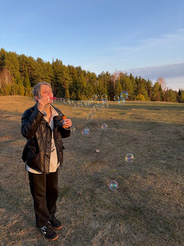 Bubble blowing and intimate moment captured in Ольховка park