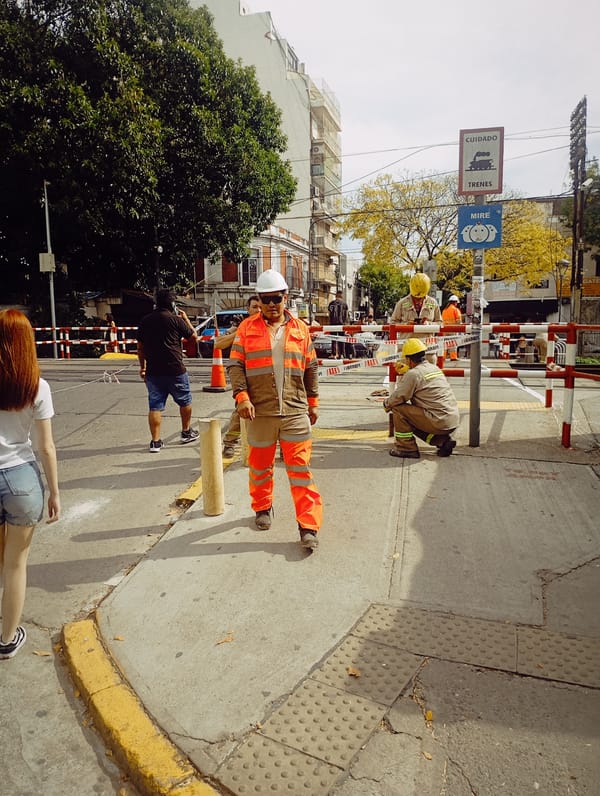 Construction work causes pedestrian disruption near Buenos Aires crossing