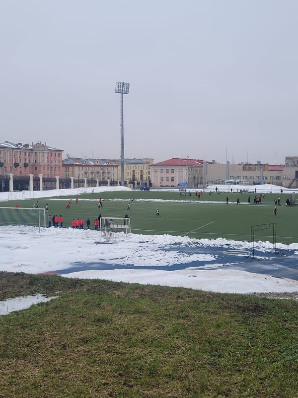 Soccer match continues despite snow, cloudy conditions in Izhevsk