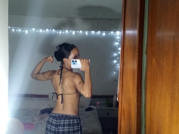 Morning mirror selfies captured in Porlamar bedrooms