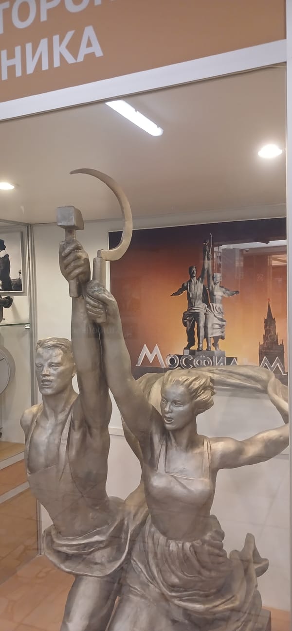 Soviet Worker and Kolkhoz Woman statue replica spotted in display