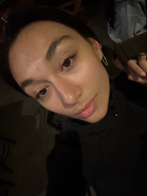 Woman photographed at Hawaii bar during nighttime hours