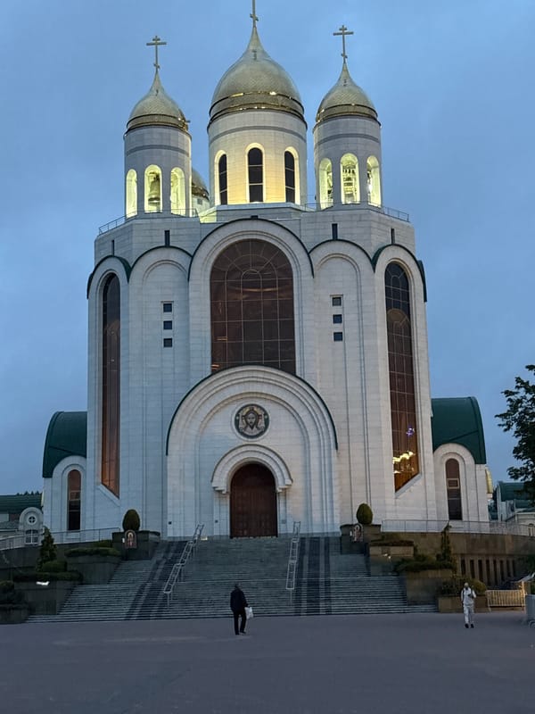Evening documentation of central Kaliningrad landmarks and street life