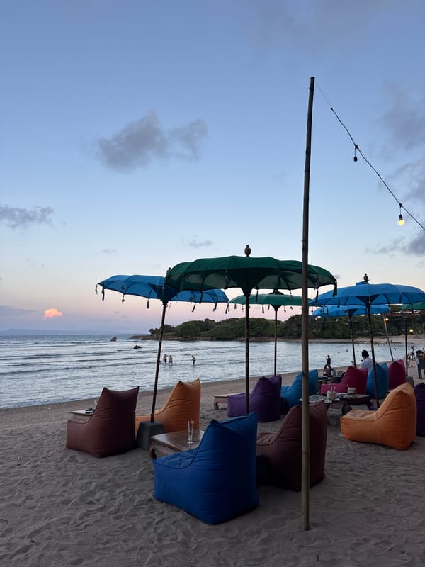Tourist captures everyday beach and dining scenes in Indonesia