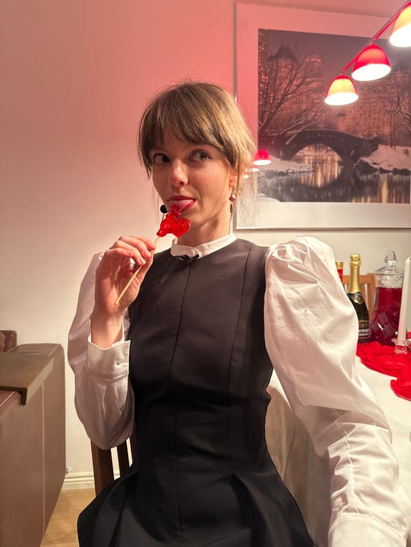 Social gathering documented in Moscow dining room