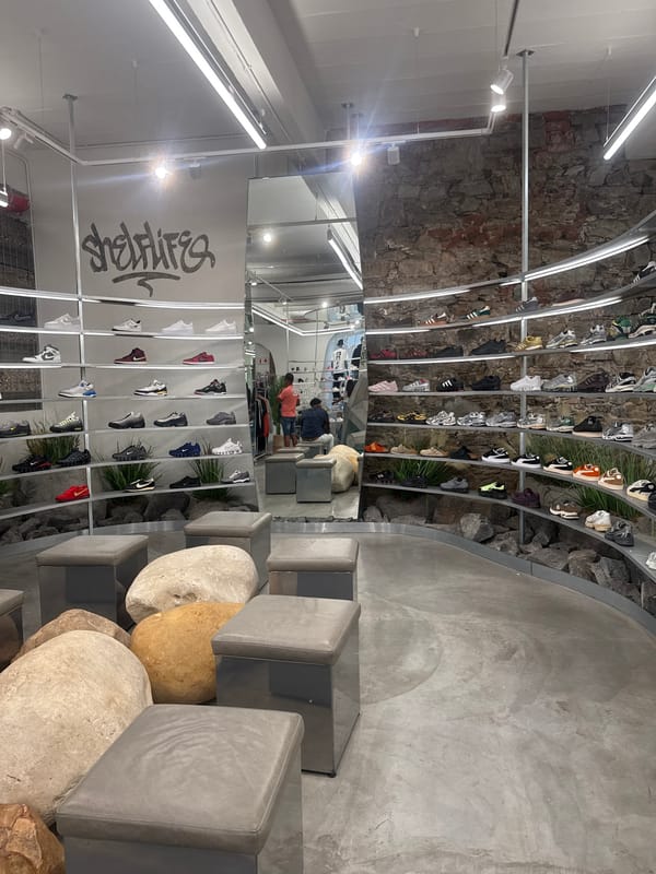 Witness documents afternoon retail and coffee tour through Cape Town