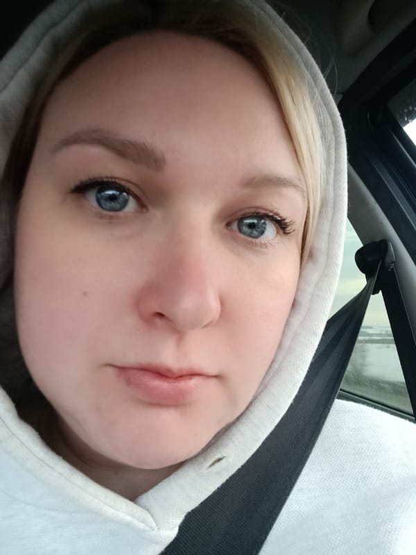 Woman documents road trip with selfie near Koliushevo