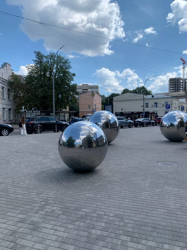 Central Kyiv street-level scenes near Bessarabsky Market