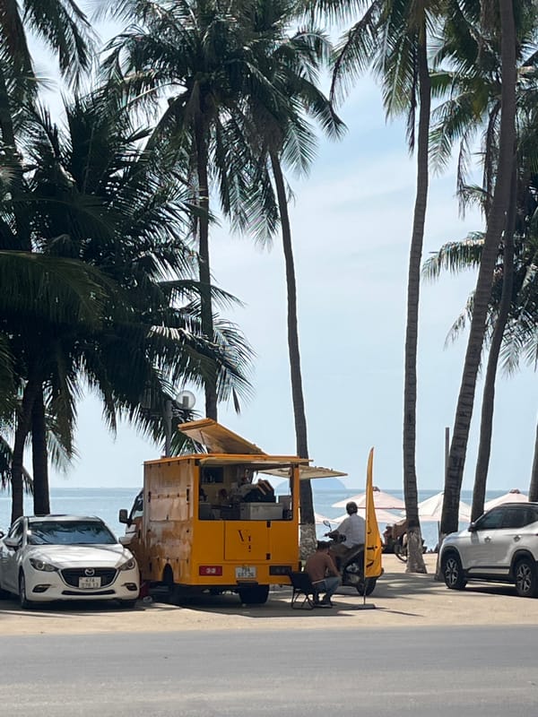 Early morning street life documented across Nha Trang ward