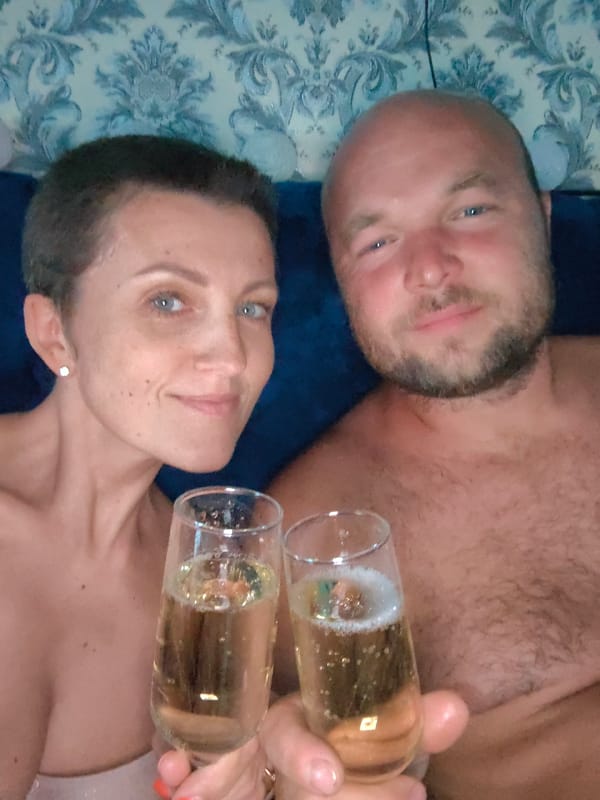 Casual afternoon in at a Fanipal home with food and drinks