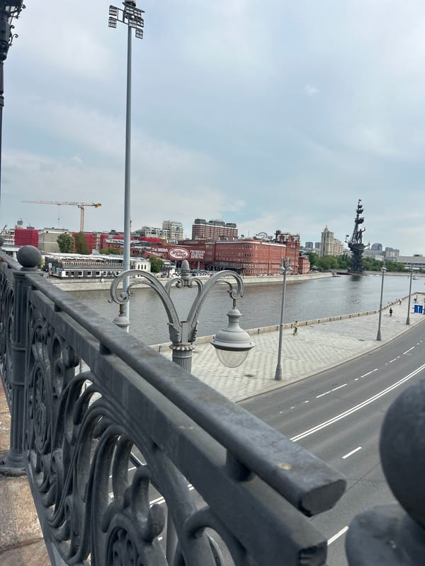 Tourist captures scenic Moscow river views and city architecture