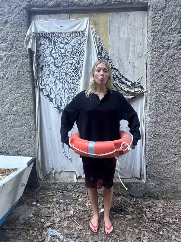 Two people spotted with maritime equipment in Lipari alleyway