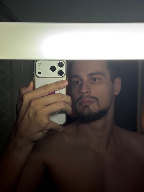 Man takes bathroom selfies in Krasnoyarsk