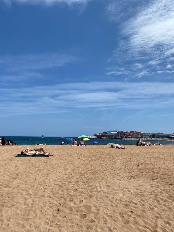 Weekend beach activity documented in Gijón, Spain