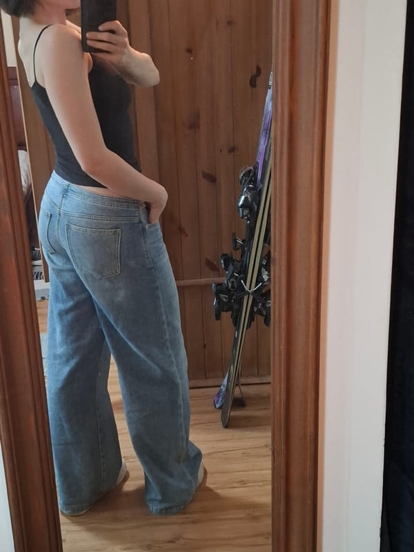 Morning mirror selfie session captured in Bansko accommodation