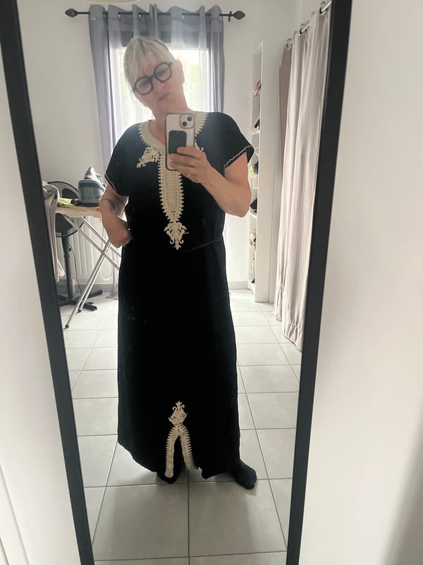 Woman takes mirror selfies in Chambœuf, France