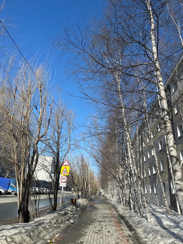 Spring morning street scenes captured in Surgut, Russia