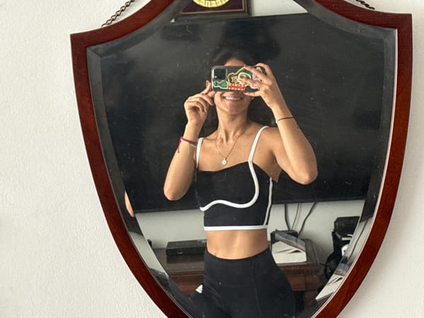 Woman takes mirror selfies with cats in Puebla apartment