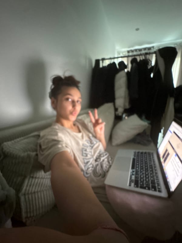 Evening laptop session documented in Mönchengladbach home