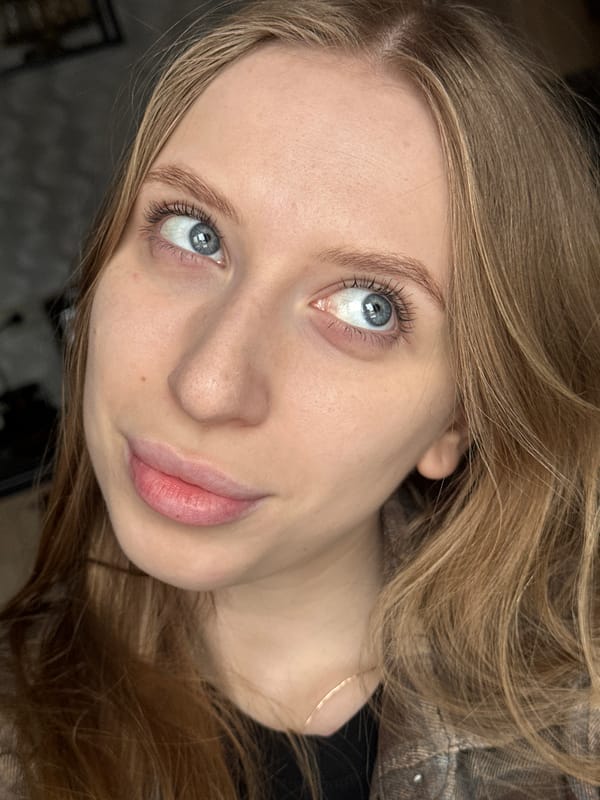 Morning activities captured in Chaikovsky: tennis selfies, pallet cutting