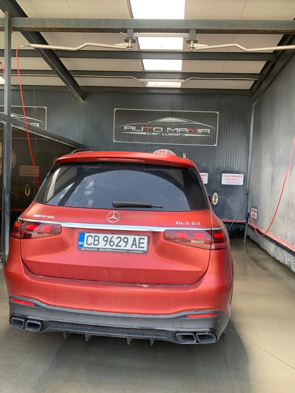Red Mercedes SUV spotted at car wash in Gabrovo