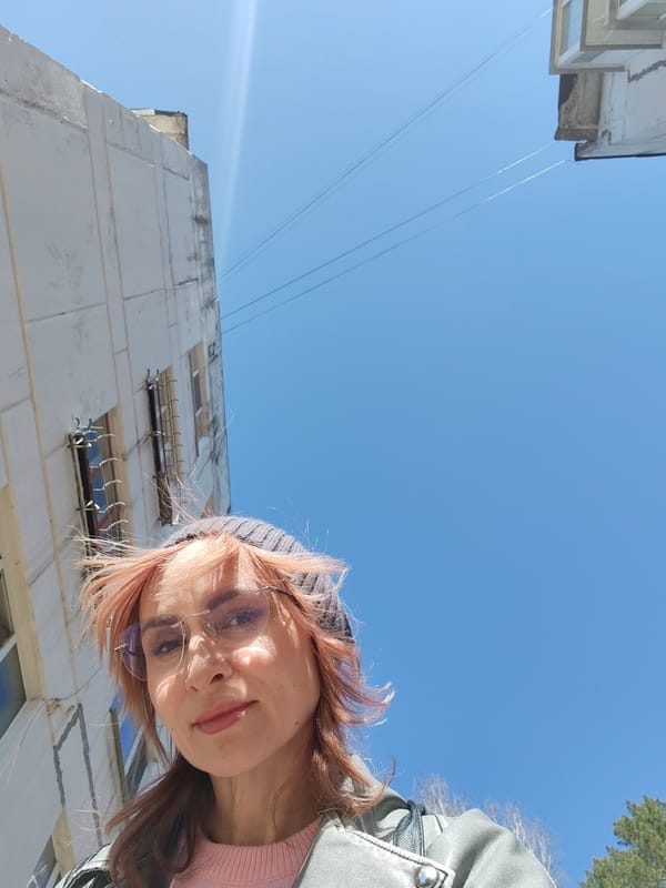 Woman takes morning selfie tour around Chaikovsky, Russia