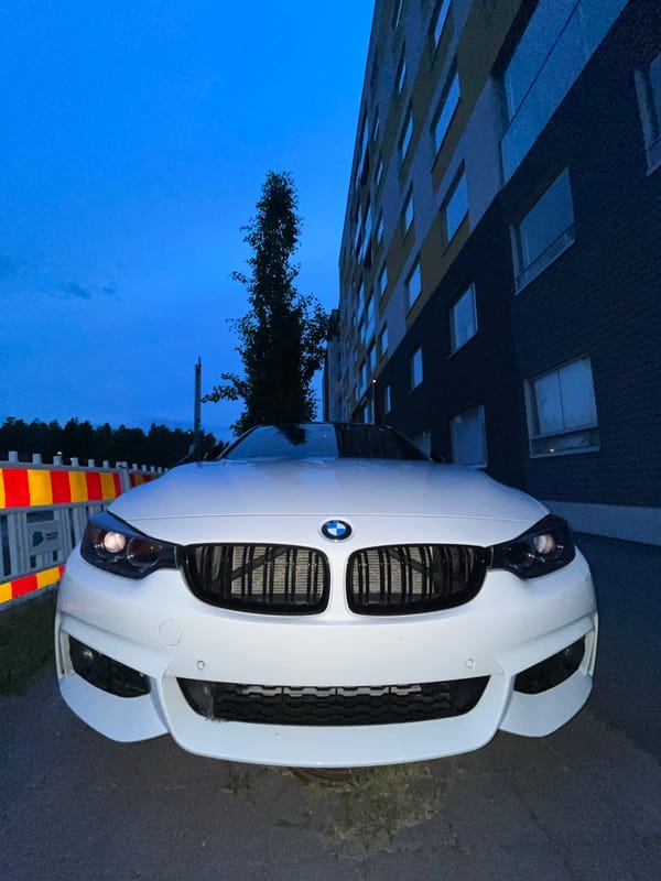 Evening documentation of BMW vehicles and flowers in Vantaa