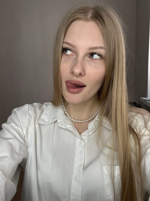 Woman takes selfies around Perm, Russia during ten-minute photo session