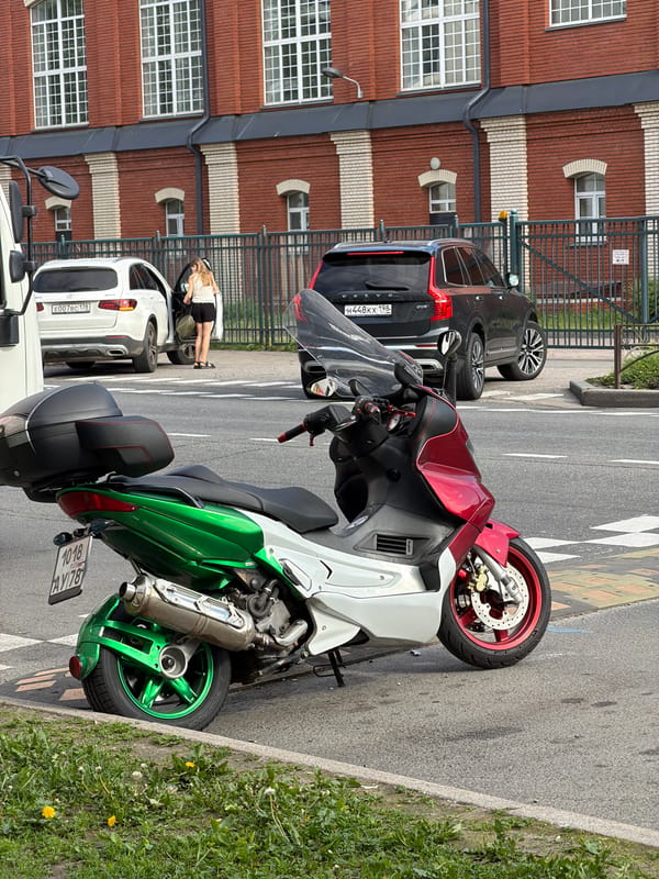 Morning street scenes documented in Saint Petersburg, Russia