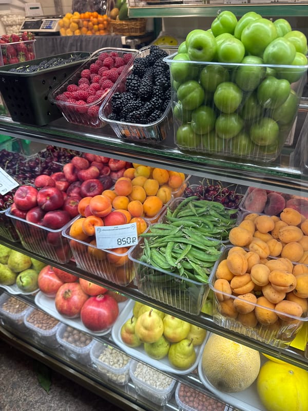 Fresh fruit display documented at Moscow store