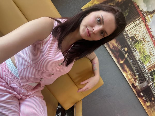 Selfie and kebab shop menu spotted in Novoselye, Russia