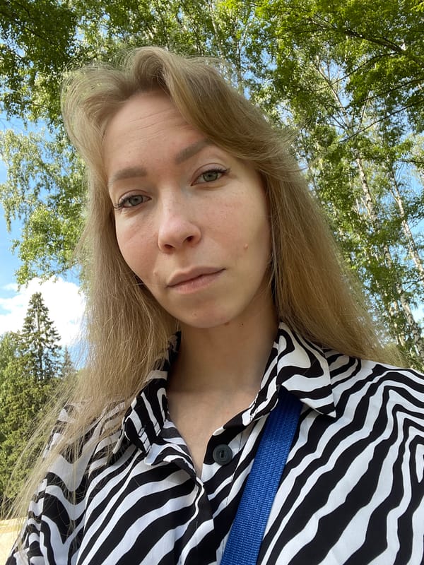 Park afternoon in Perm: selfies, birch trees, and a small child