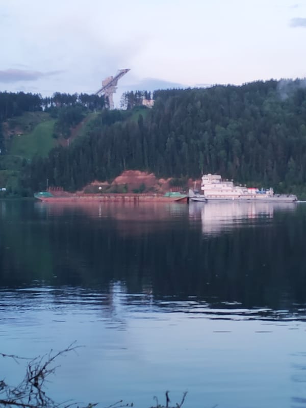 Quiet evening scenes documented along Noviy river waterfront