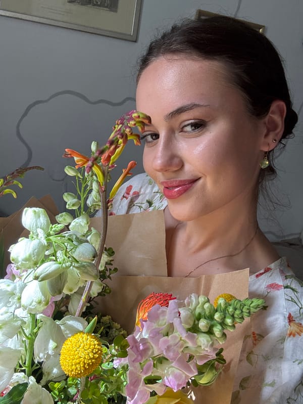Woman documents personal celebration with flowers and balloons in Tel Aviv
