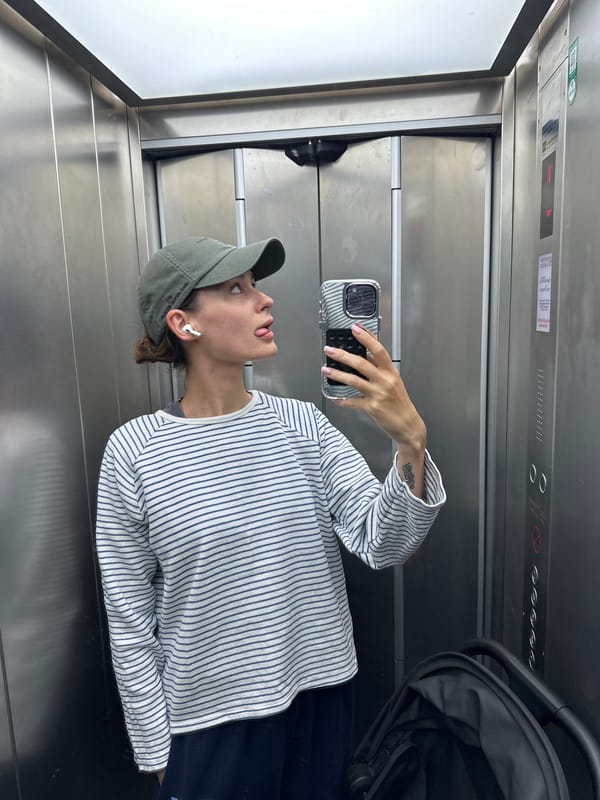 Person takes elevator selfie in Kiel, Germany