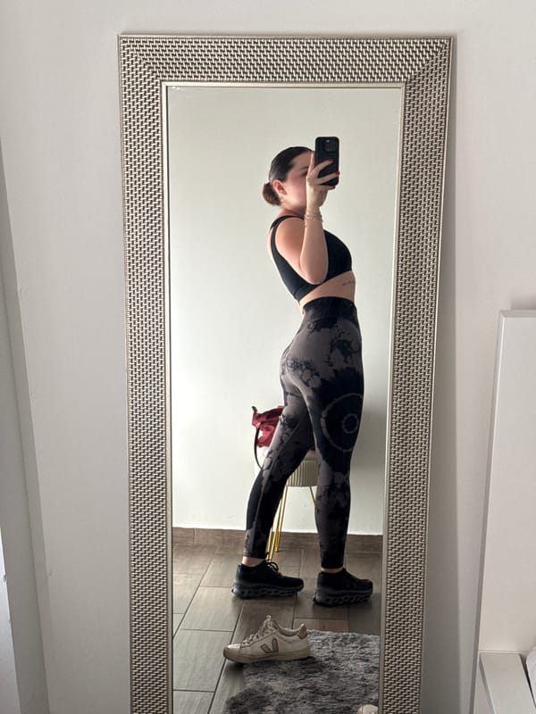 Person takes mirror selfies in activewear in Mexico City