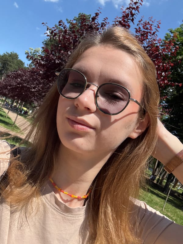 Morning park visit documented in Kragujevac with flowerbeds, selfies