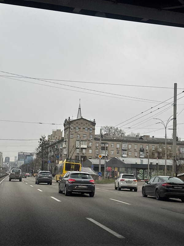 Morning traffic scenes documented across Kyiv streets