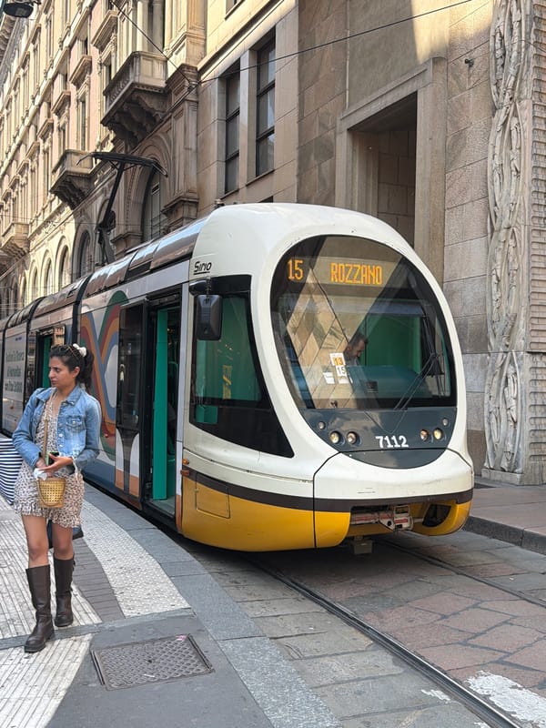 Milan tram 7112 spotted near Doppio Malto restaurant