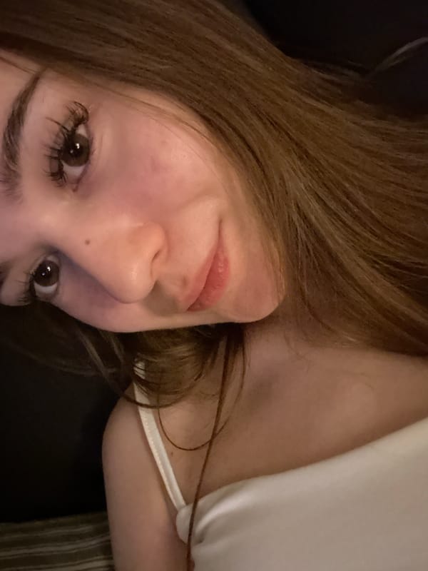 Quiet night in with Sade on TV and selfies
