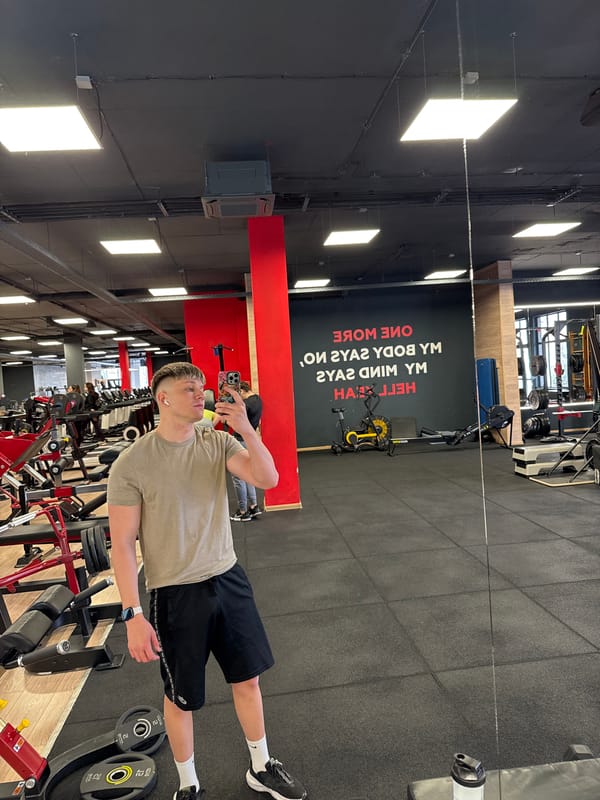 Man takes gym selfies in Plovdiv Bulgaria