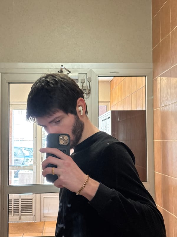 Man takes selfies in elevator in Cachan